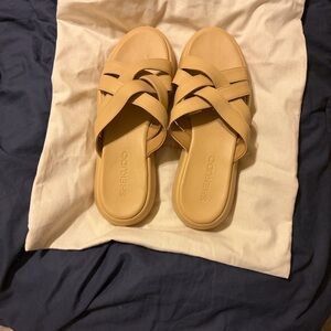 Shekudo Osisi Flatform Sandals